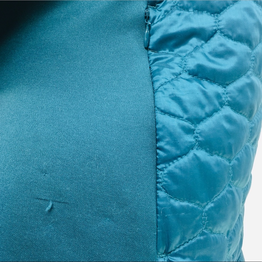 L.L. Bean Quilted Thinsulate Zip Up Puffer Medium - Picture 4 of 8